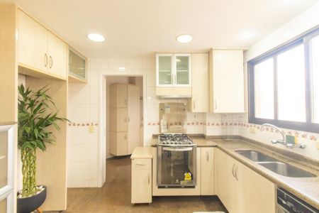 Apartamento para alugar com 237m², 2 quartos e 2 vagas Apartamento para alugar com 237m², 2 quartos e 2 vagasCozinha