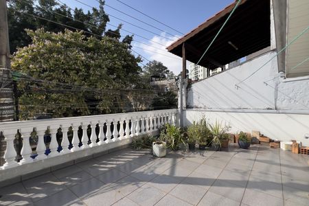 Casa à venda com 120m², 3 quartos e 2 vagas Casa à venda com 120m², 3 quartos e 2 vagasVaranda