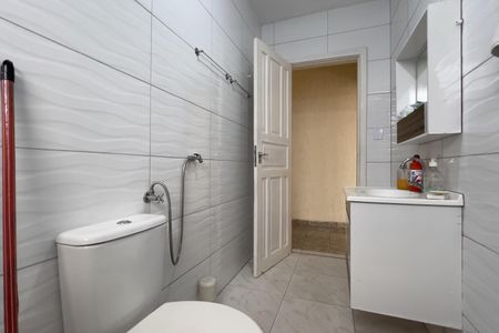 Casa à venda com 120m², 3 quartos e 2 vagas Casa à venda com 120m², 3 quartos e 2 vagasBanheiro 2