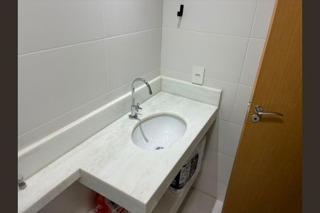 Banheiro de apartamento à venda com 3 quartos, 70m² em Rodoviário, Goiânia