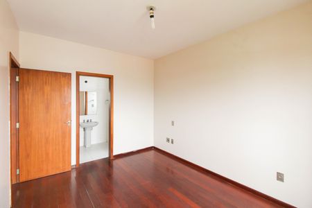 Apartamento à venda com 118m², 3 quartos e 2 vagas Apartamento à venda com 118m², 3 quartos e 2 vagasSuíte