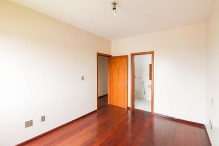 Apartamento à venda com 118m², 3 quartos e 2 vagas Apartamento à venda com 118m², 3 quartos e 2 vagasSuíte