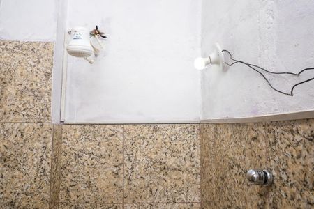 Banheiro social de casa para alugar com 1 quarto, 45m² em Coréia, Mesquita