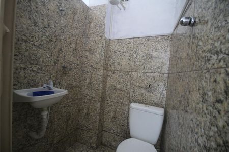 Banheiro de casa para alugar com 1 quarto, 45m² em Coréia, Mesquita