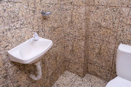 Banheiro social de casa para alugar com 1 quarto, 45m² em Coréia, Mesquita