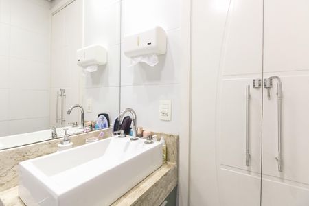 Apartamento à venda com 65m², 3 quartos e 2 vagasBanheiro Social 