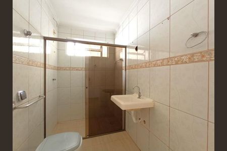 Casa para alugar com 250m², 3 quartos e 1 vaga Casa para alugar com 250m², 3 quartos e 1 vagaBanheiro 1