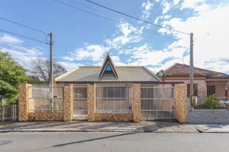 Casa para alugar com 250m², 3 quartos e 1 vaga Casa para alugar com 250m², 3 quartos e 1 vagaFachada