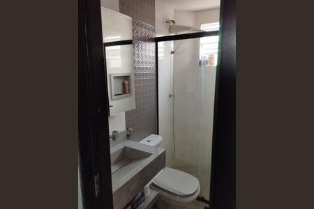 Banheiro de apartamento à venda com 1 quarto, 45m² em Bandeirantes, Contagem