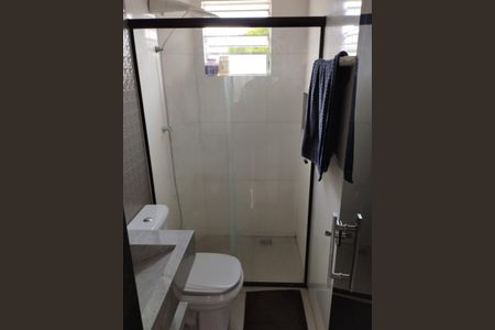 Banheiro de apartamento à venda com 1 quarto, 45m² em Bandeirantes, Contagem