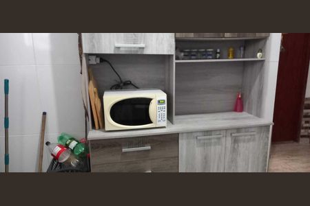 Cozinha de casa de condomínio para alugar com 2 quartos, 48m² em Bairro Nova Califórnia, Cabo Frio