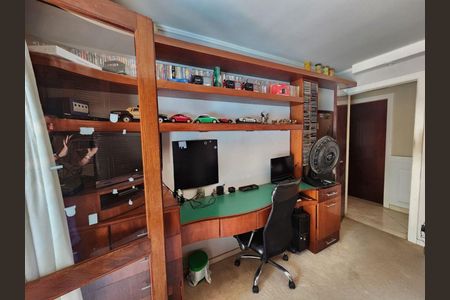 Casa à venda com 3 quartos, 350m² em Morada dos Pinheiros (Aldeia da Serra), Barueri