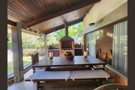 Casa à venda com 3 quartos, 350m² em Morada dos Pinheiros (Aldeia da Serra), Barueri