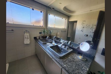 Casa à venda com 3 quartos, 350m² em Morada dos Pinheiros (Aldeia da Serra), Barueri