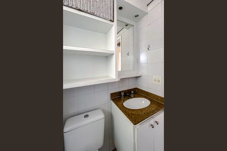 Apartamento para alugar com 61m², 2 quartos e 2 vagas Apartamento para alugar com 61m², 2 quartos e 2 vagasBanheiro