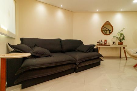 Sala de casa à venda com 2 quartos, 175m² em Vila Nivi, São Paulo