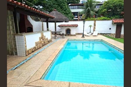 Casa de condomínio à venda com 630m², 4 quartos e 8 vagas