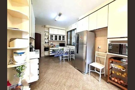 Casa de condomínio à venda com 630m², 4 quartos e 8 vagas