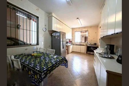 Casa de condomínio à venda com 630m², 4 quartos e 8 vagas