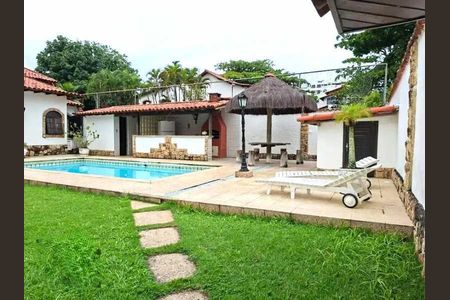 Casa de condomínio à venda com 630m², 4 quartos e 8 vagas