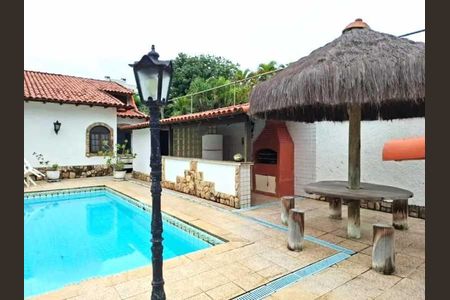 Casa de condomínio à venda com 630m², 4 quartos e 8 vagas