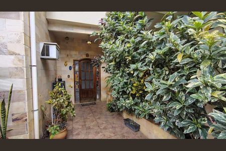 Casa à venda com 6 quartos, 200m² em Jardim Guanabara, Rio de Janeiro