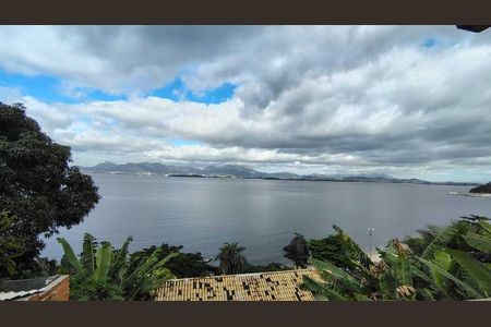 Casa à venda com 200m², 6 quartos e 2 vagas