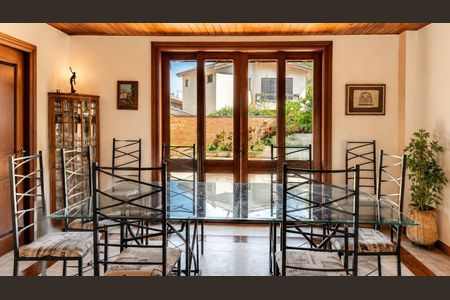 Casa à venda com 490m², 5 quartos e 4 vagas