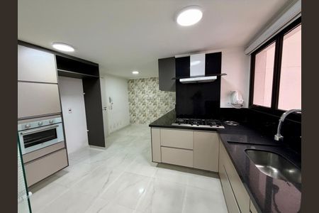 Apartamento à venda com 158m², 4 quartos e 2 vagas