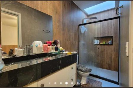 Casa de condomínio à venda com 220m², 4 quartos e 2 vagas