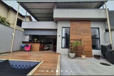 Casa de condomínio à venda com 220m², 4 quartos e 2 vagas