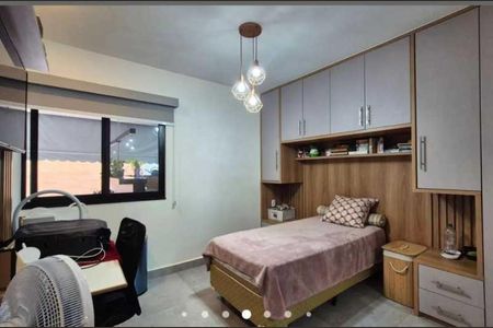Casa de condomínio à venda com 220m², 4 quartos e 2 vagas