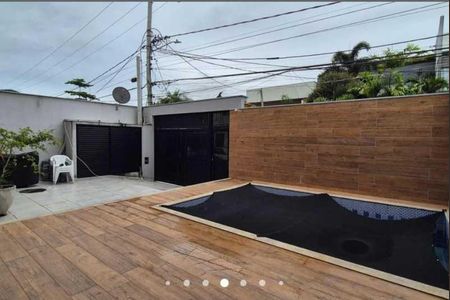 Casa de condomínio à venda com 220m², 4 quartos e 2 vagas