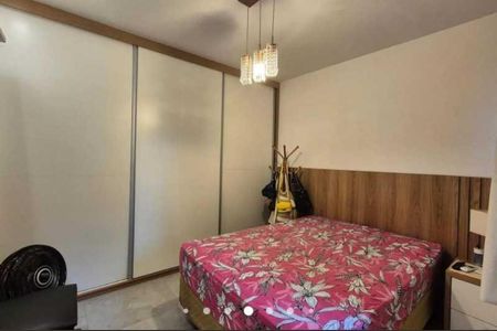 Casa de condomínio à venda com 220m², 4 quartos e 2 vagas