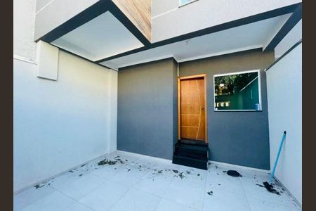 Casa à venda com 114m², 2 quartos e 2 vagas