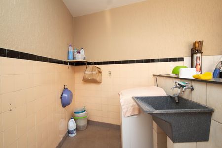 Casa à venda com 270m², 3 quartos e 6 vagasÁrea de Serviço