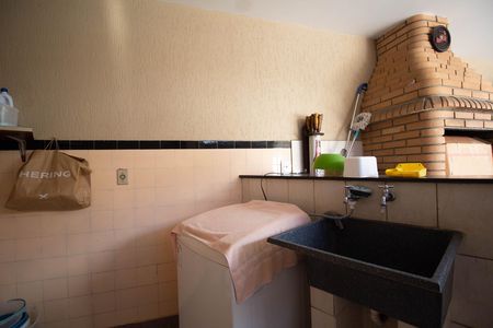 Casa à venda com 270m², 3 quartos e 6 vagasÁrea de Serviço