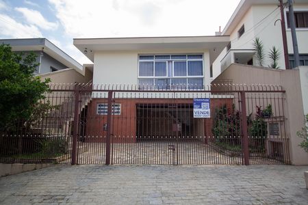 Casa à venda com 270m², 3 quartos e 6 vagasFachada