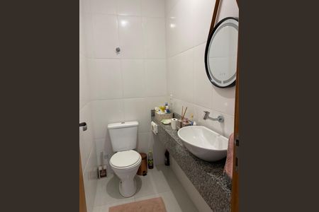 Casa à venda com 104m², 2 quartos e 2 vagasLavabo