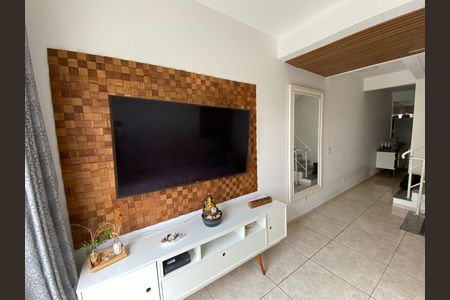 Casa à venda com 104m², 2 quartos e 2 vagasSala
