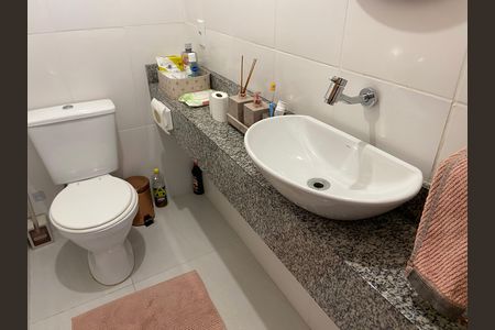 Casa à venda com 104m², 2 quartos e 2 vagasLavabo