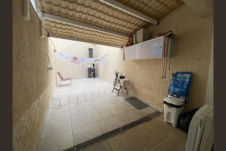 Casa à venda com 104m², 2 quartos e 2 vagasQuintal