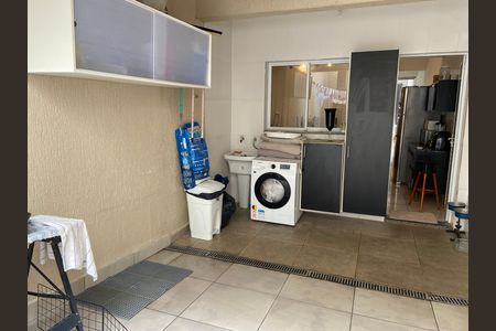 Casa à venda com 104m², 2 quartos e 2 vagasQuintal