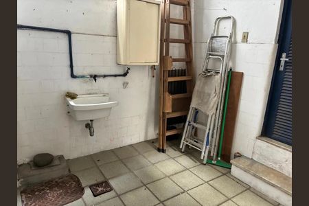 Casa à venda com 238m², 4 quartos e 4 vagas