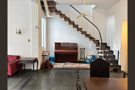 Casa à venda com 238m², 4 quartos e 4 vagas