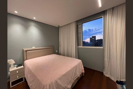 Apartamento à venda com 185m², 3 quartos e 1 vaga Apartamento à venda com 185m², 3 quartos e 1 vagaQuarto