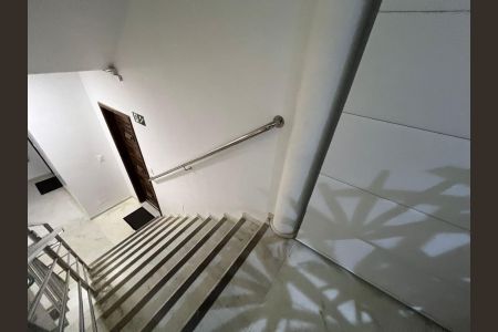 Apartamento à venda com 185m², 3 quartos e 1 vaga Apartamento à venda com 185m², 3 quartos e 1 vagaEscada
