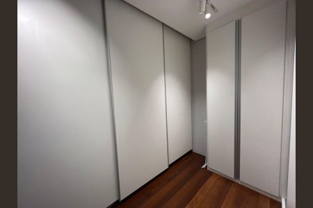 Apartamento à venda com 185m², 3 quartos e 1 vaga Apartamento à venda com 185m², 3 quartos e 1 vagaCloset