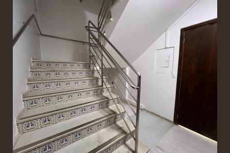 Apartamento à venda com 185m², 3 quartos e 1 vaga Apartamento à venda com 185m², 3 quartos e 1 vagaEscada