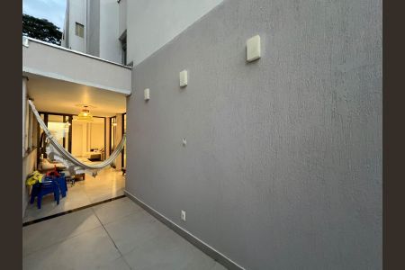 Apartamento à venda com 185m², 3 quartos e 1 vaga Apartamento à venda com 185m², 3 quartos e 1 vagaÁrea externa